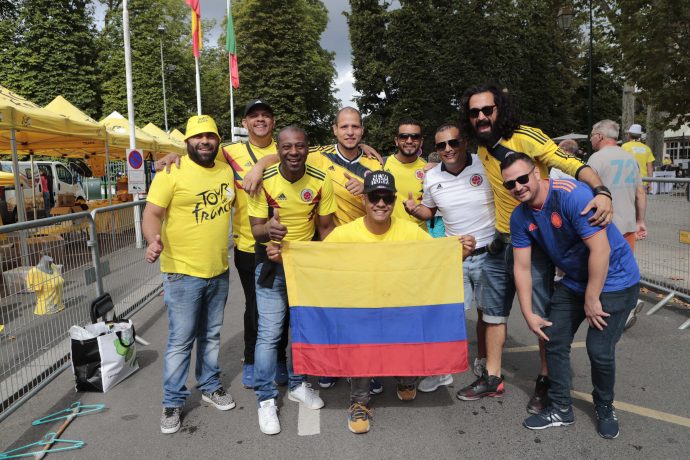 Les supporters 🇨🇴 Colombiens 🇨🇴 sont là pour soutenir Egan Bernal actuel détenteur du maillot jaune !